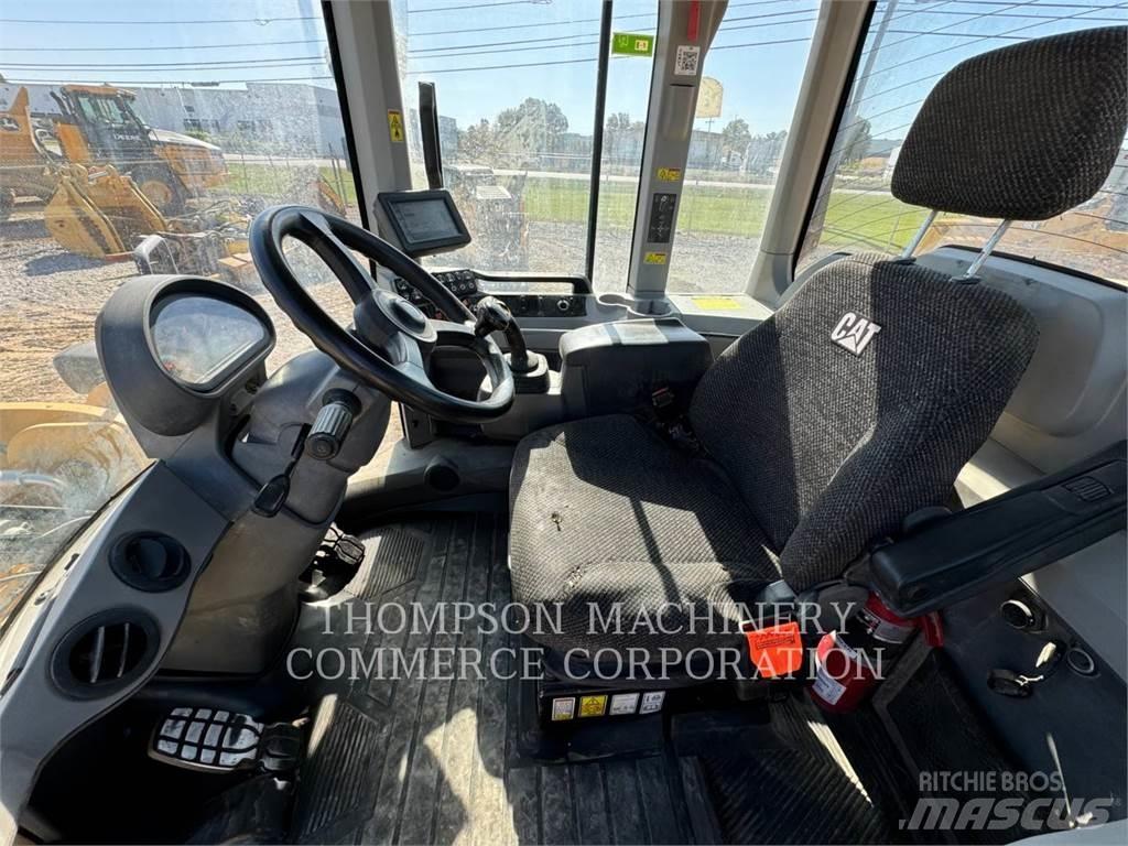 CAT 930M Wielladers