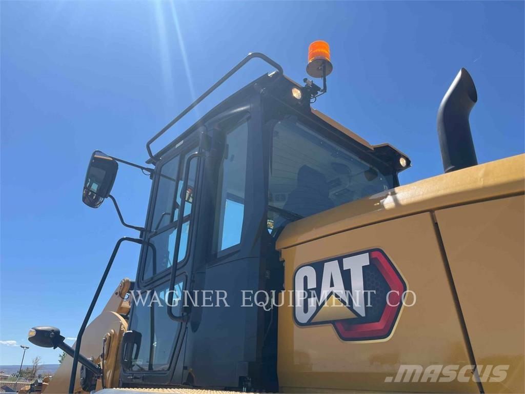 CAT 930M Wielladers