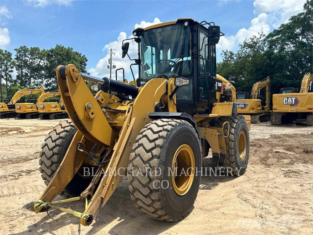 CAT 930M Wielladers