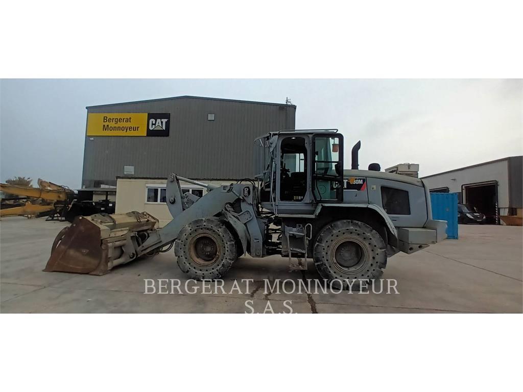 CAT 930M Wielladers