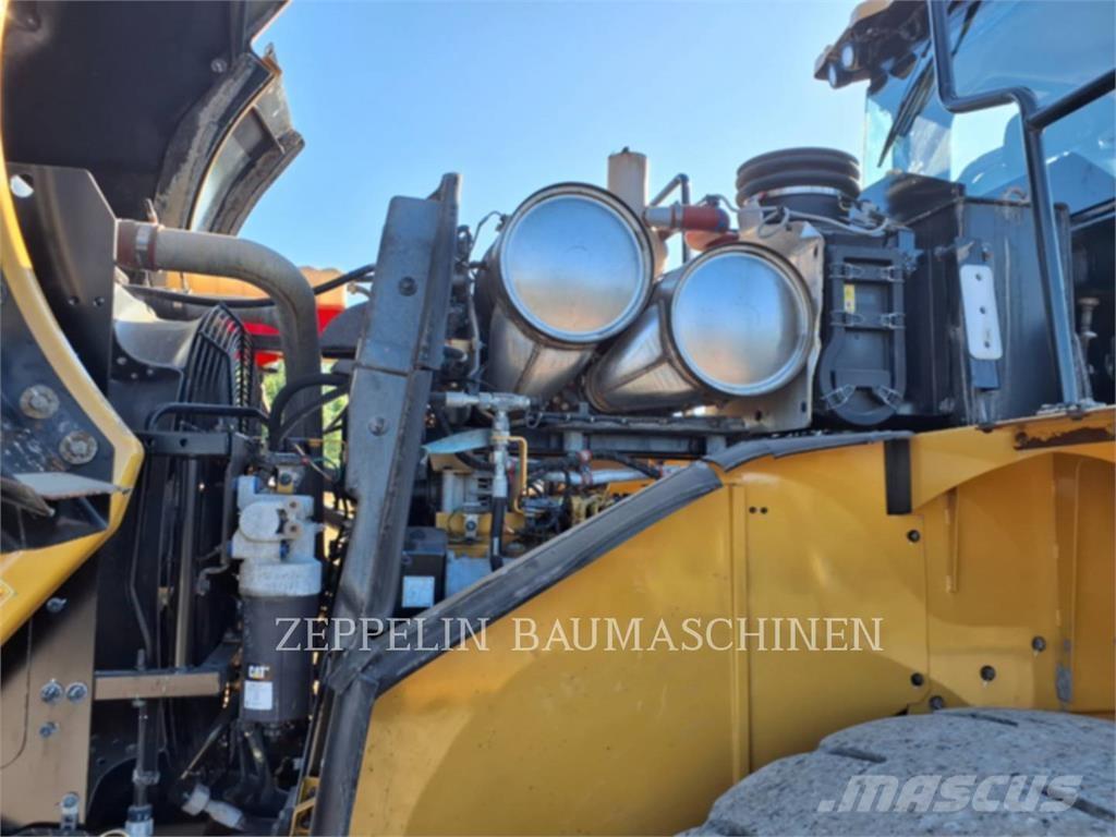 CAT 966M Wielladers