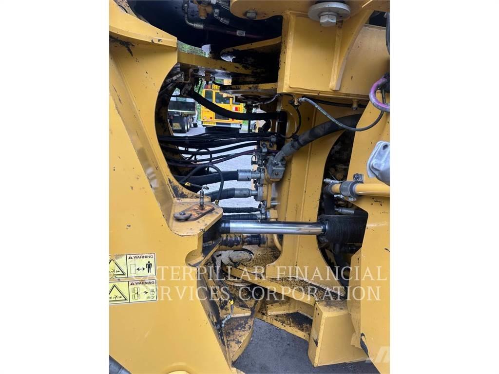 CAT 982M Wielladers