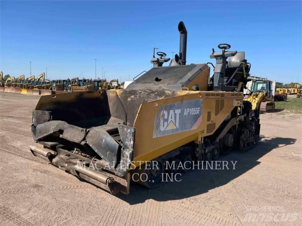 CAT AP1055F Asfaltafwerkmachines