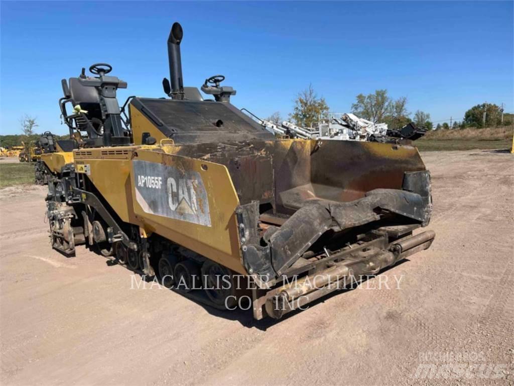 CAT AP1055F Asfaltafwerkmachines