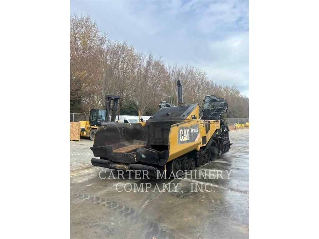 CAT AP1055F Asfaltafwerkmachines