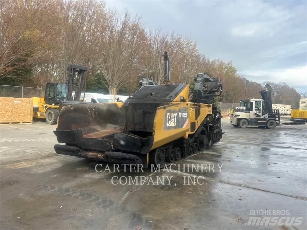 CAT AP1055F Asfaltafwerkmachines