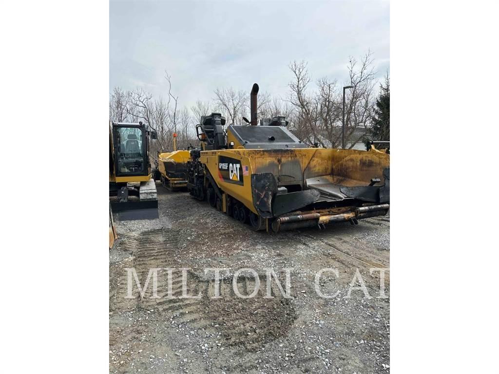 CAT AP1055F Asfaltafwerkmachines