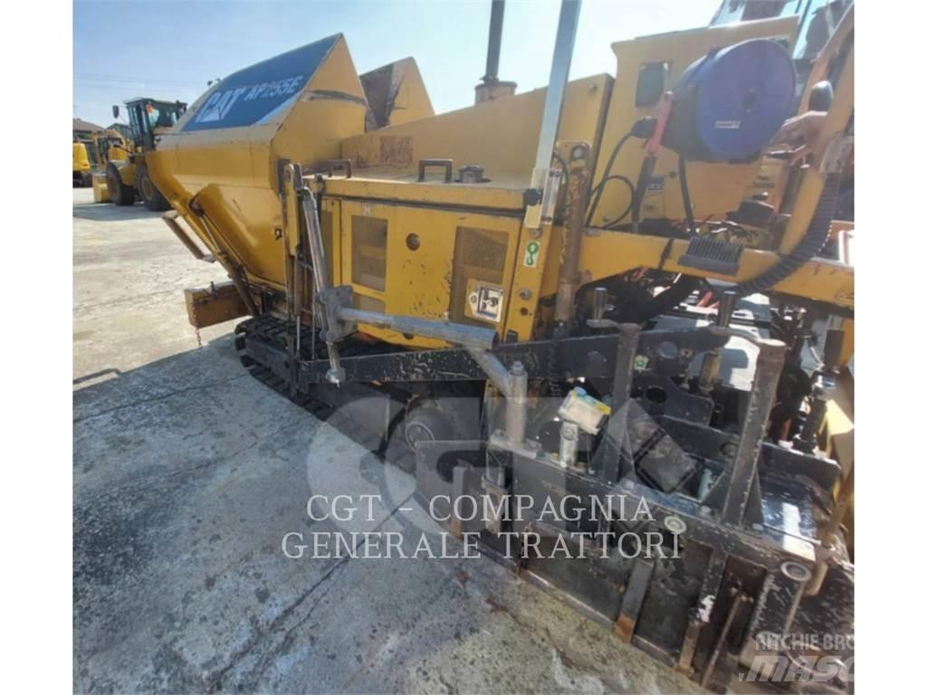 CAT AP255E Asfaltafwerkmachines