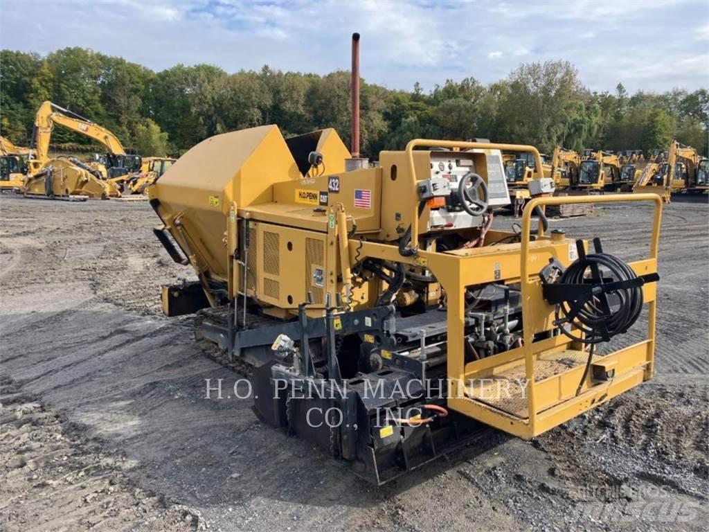 CAT AP255E Asfaltafwerkmachines