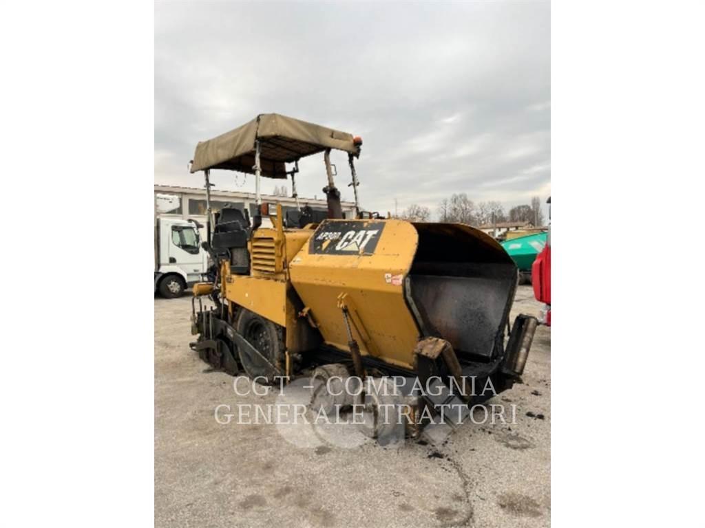 CAT AP300 Asfaltafwerkmachines