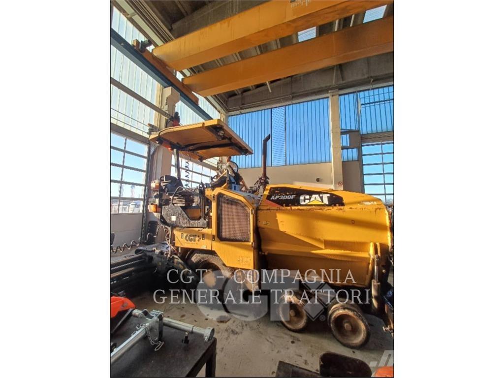 CAT AP300F Asfaltafwerkmachines