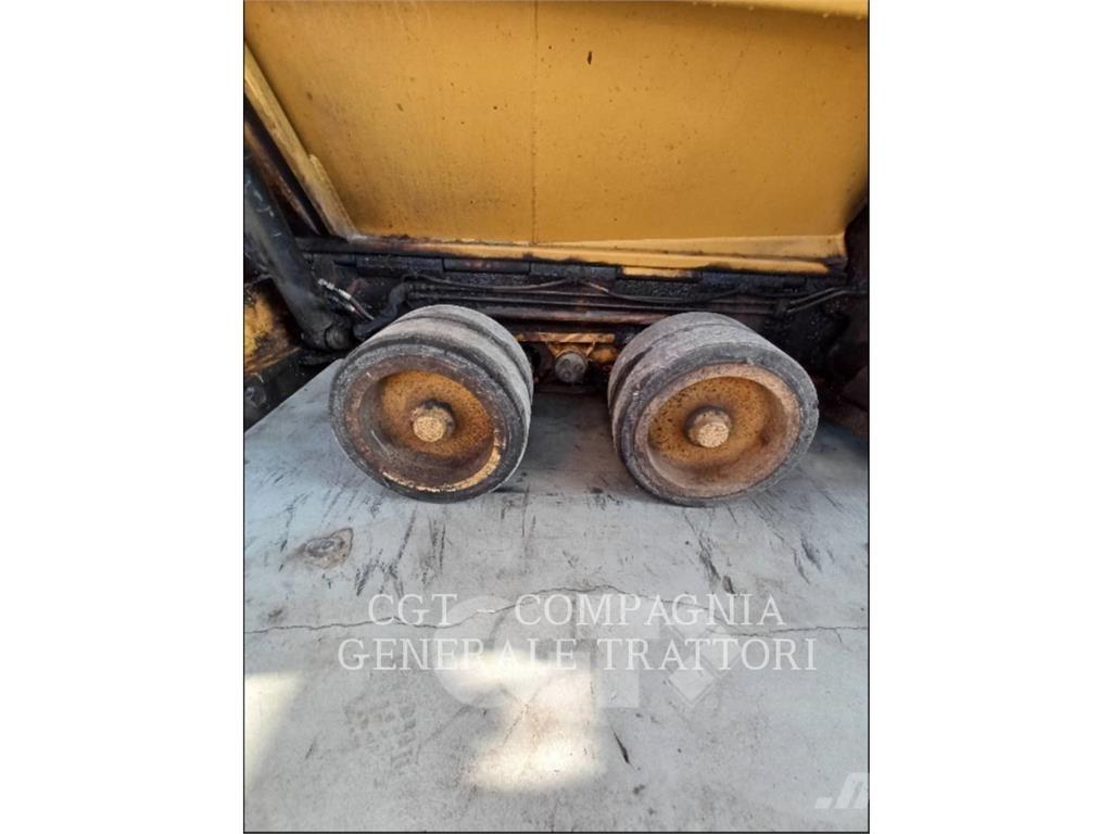 CAT AP300F Asfaltafwerkmachines