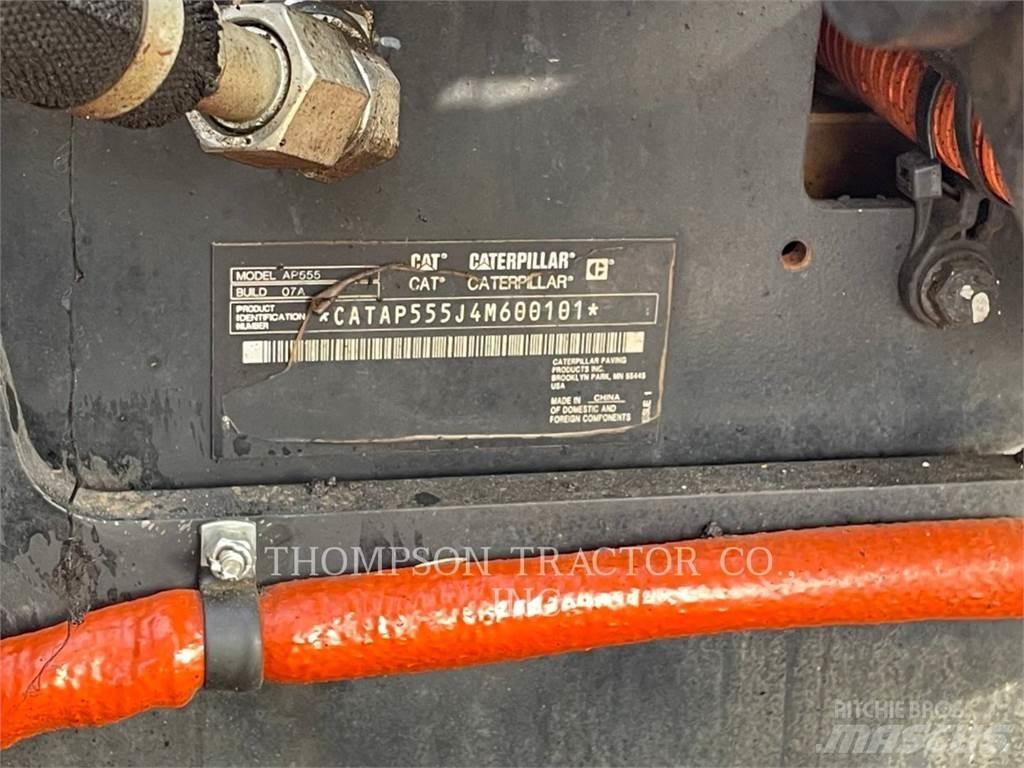 CAT AP555 Asfaltafwerkmachines
