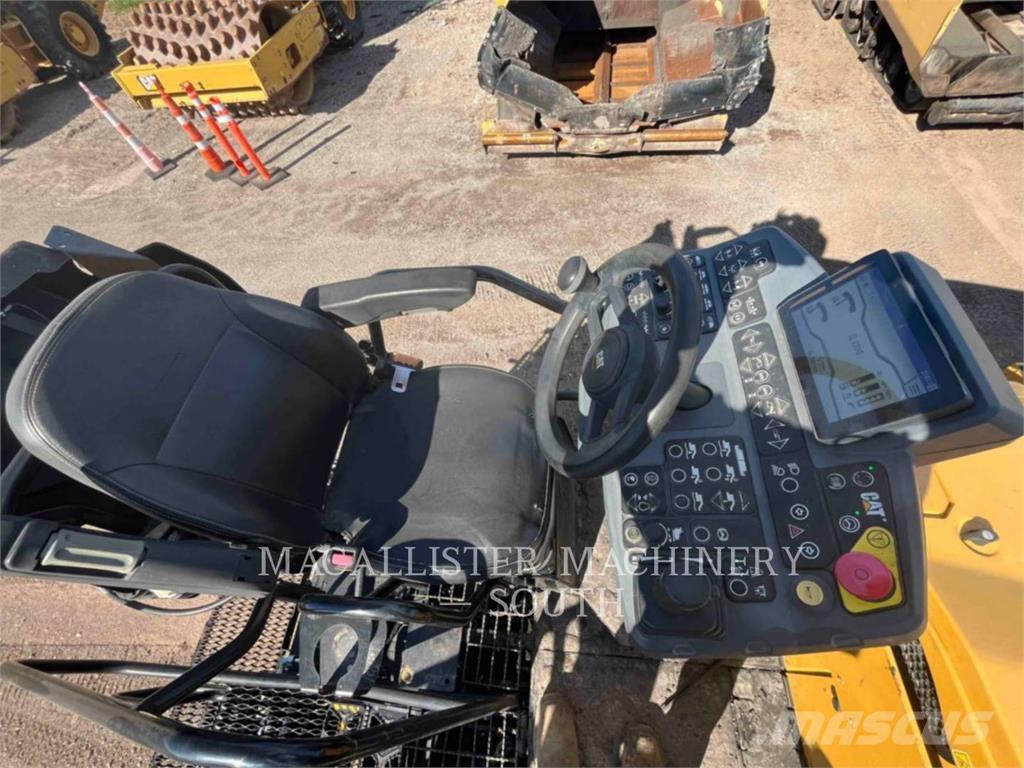 CAT AP555 Asfaltafwerkmachines