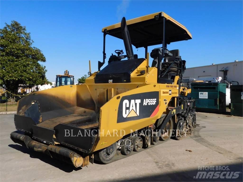 CAT AP555F Asfaltafwerkmachines