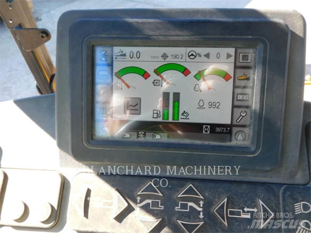CAT AP555F Asfaltafwerkmachines