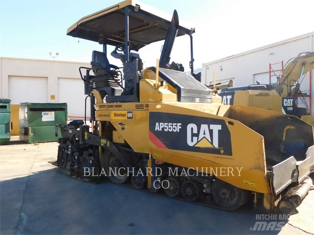 CAT AP555F Asfaltafwerkmachines