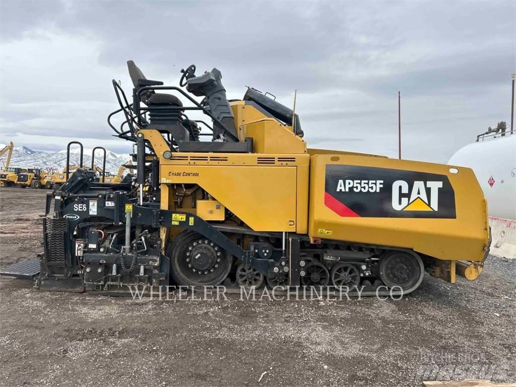 CAT AP555F Asfaltafwerkmachines