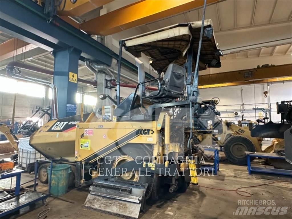 CAT AP600D Asfaltafwerkmachines