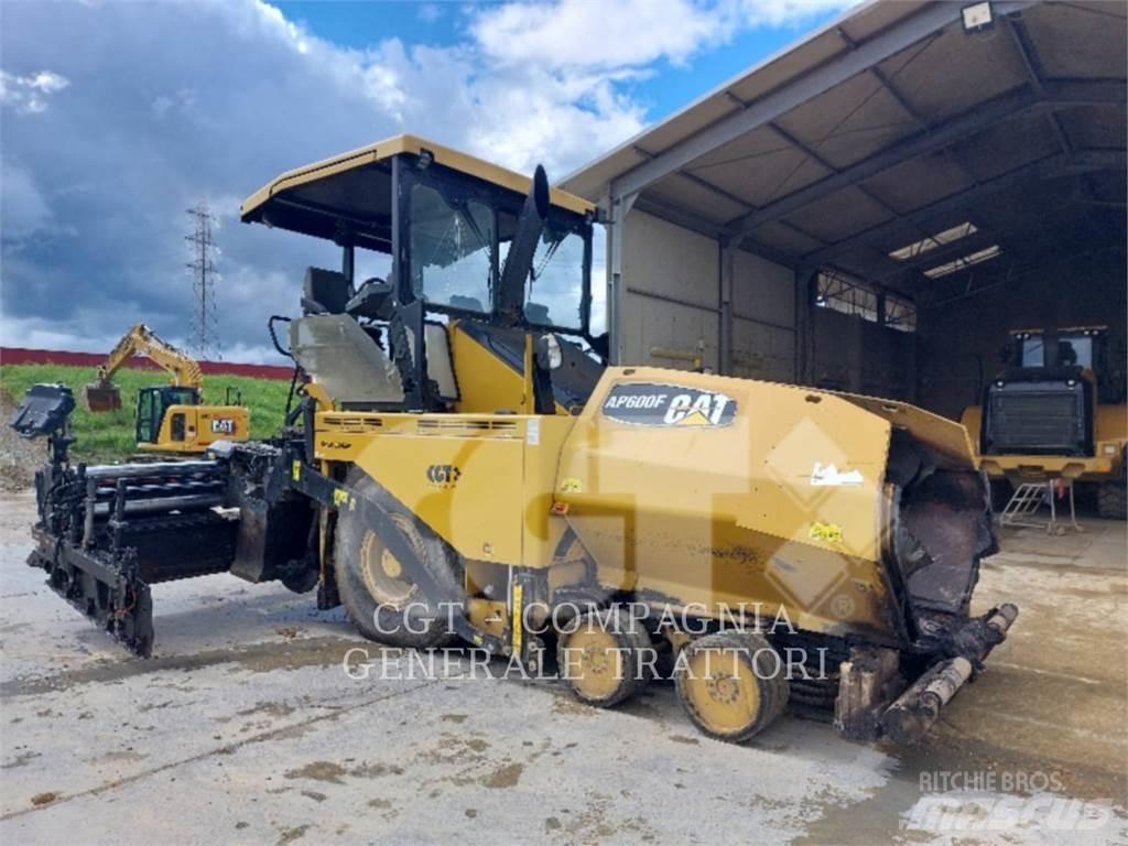 CAT AP600F Asfaltafwerkmachines