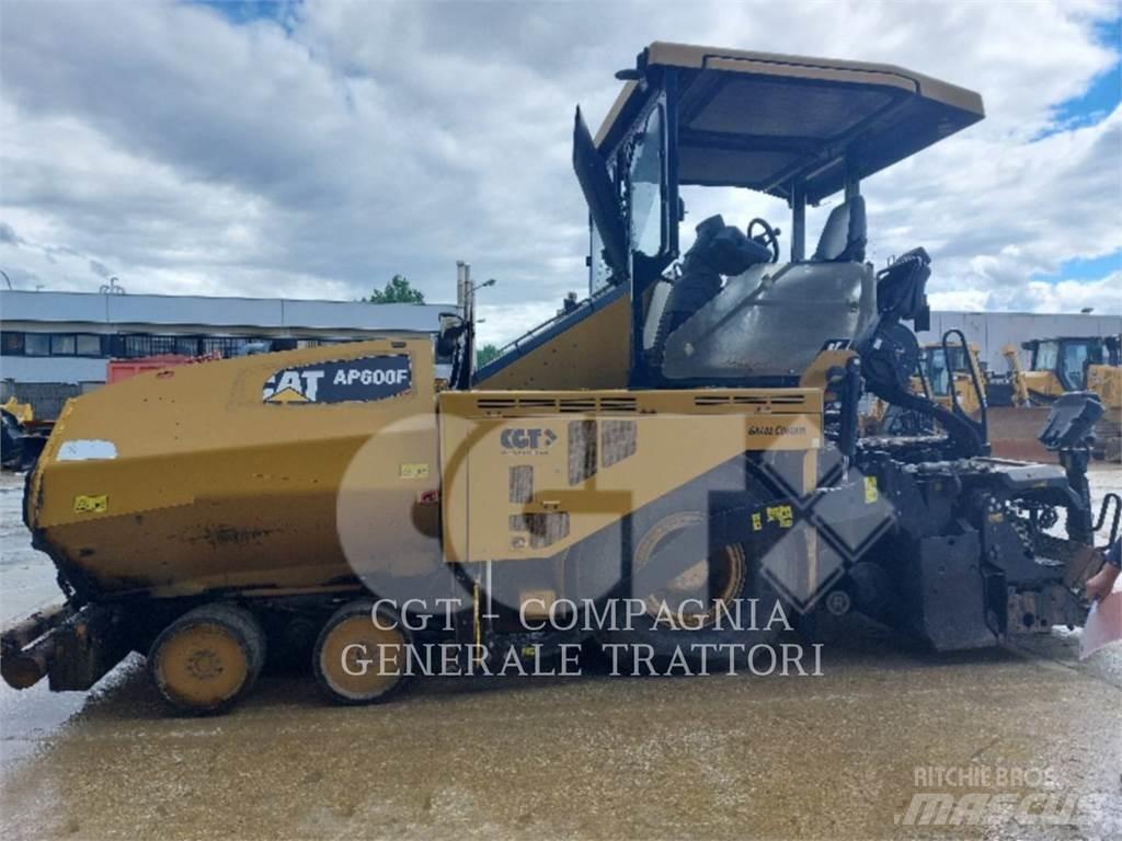CAT AP600F Asfaltafwerkmachines