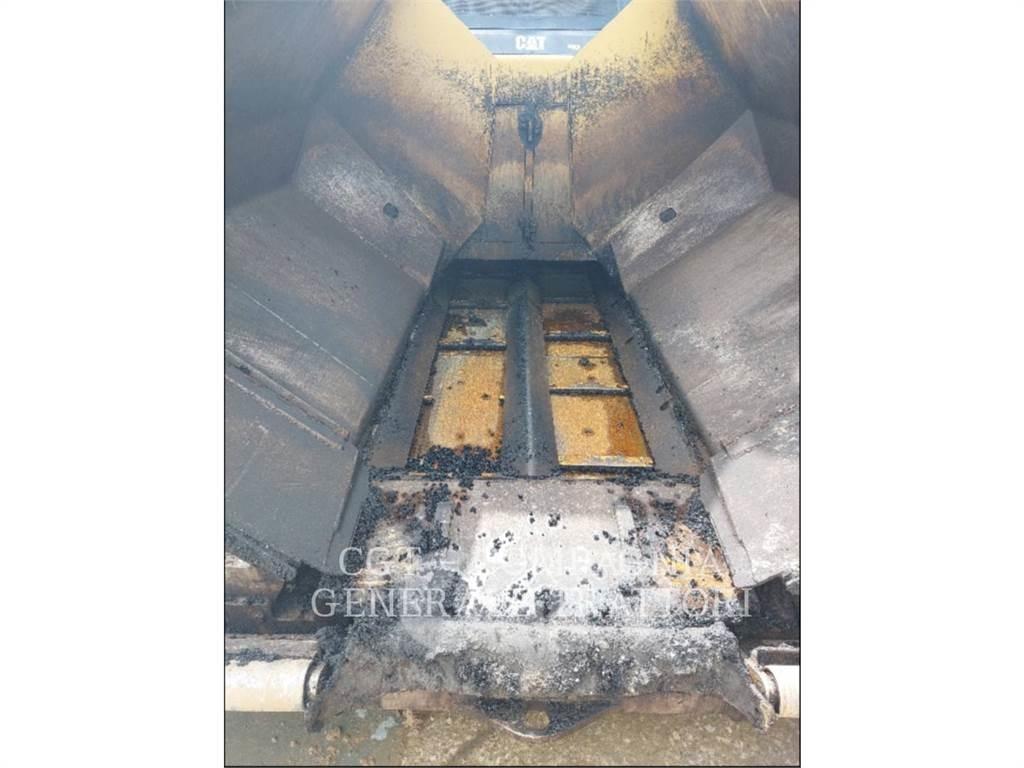 CAT AP600F Asfaltafwerkmachines