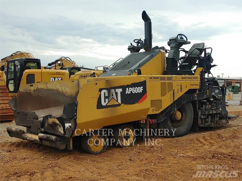 CAT AP600F Asfaltafwerkmachines