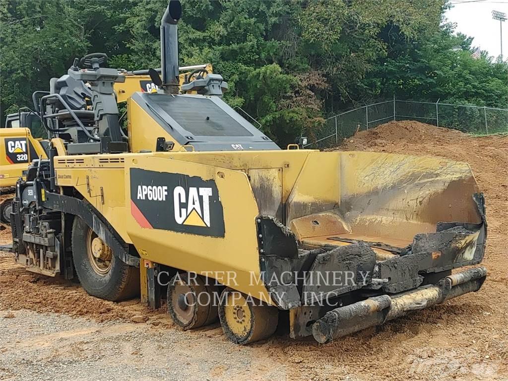 CAT AP600F Asfaltafwerkmachines