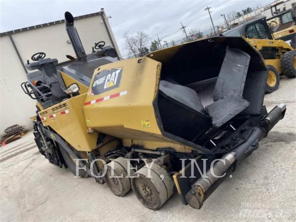 CAT AP600F Asfaltafwerkmachines