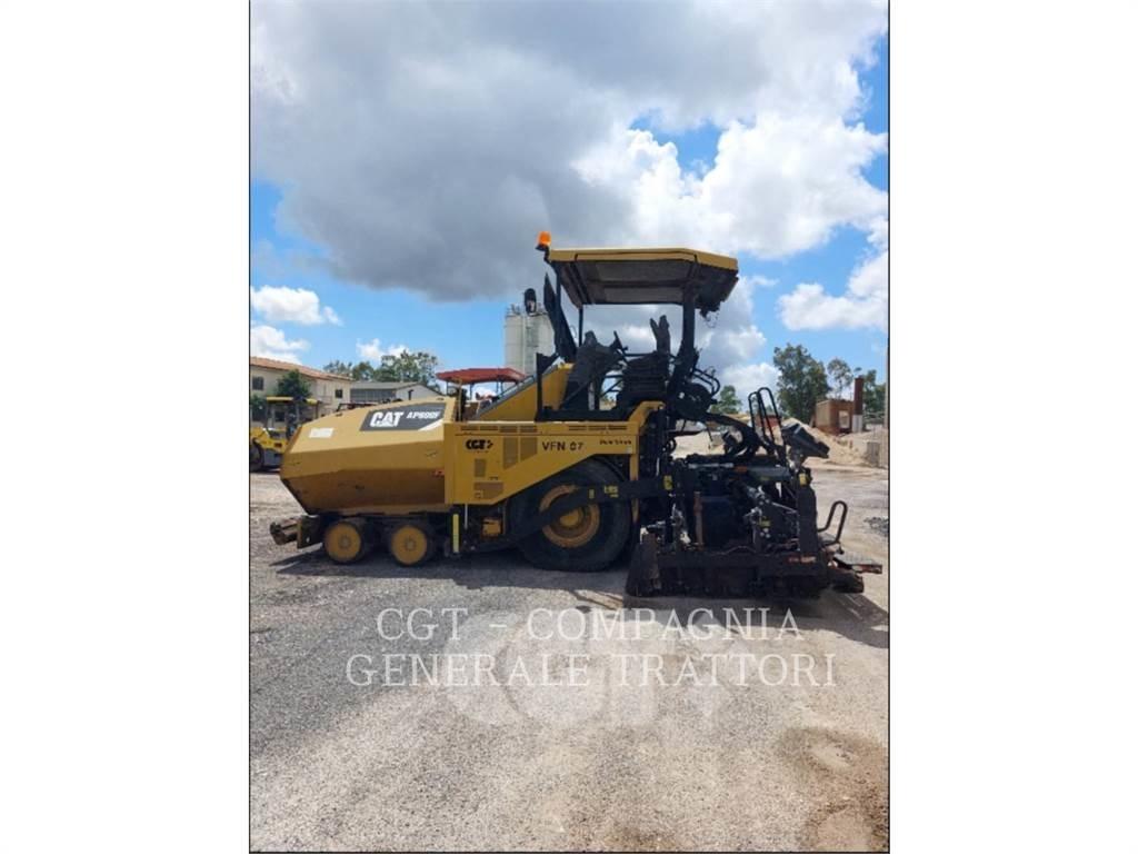 CAT AP600F Asfaltafwerkmachines