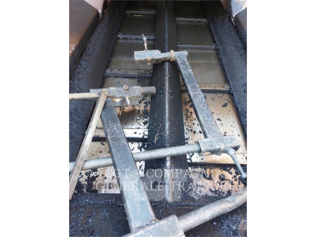 CAT AP600F Asfaltafwerkmachines