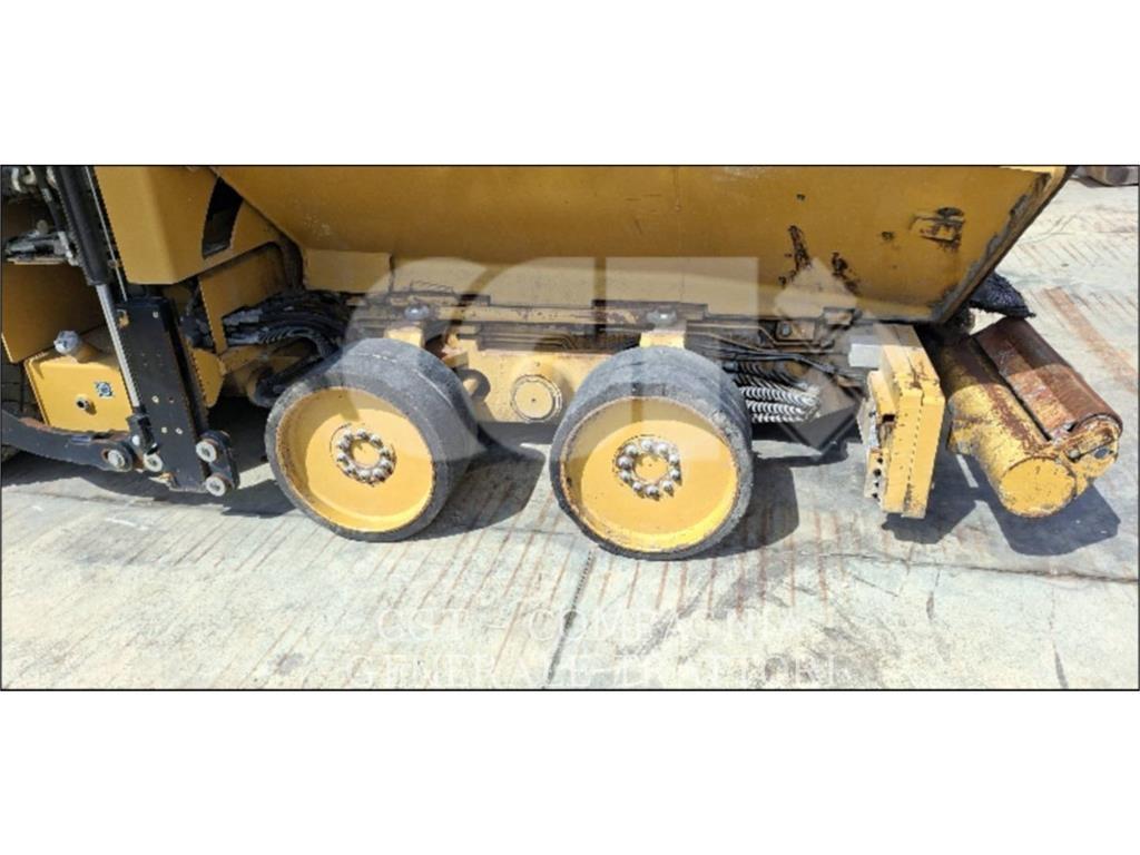 CAT AP600F Asfaltafwerkmachines