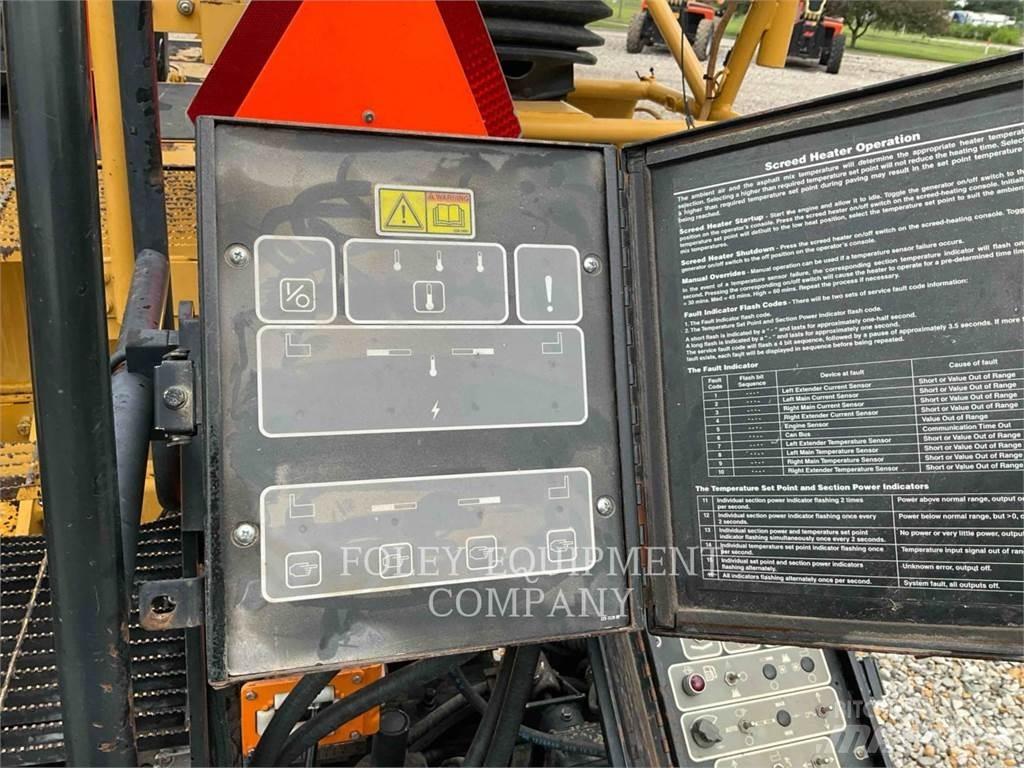 CAT AP655C Asfaltafwerkmachines