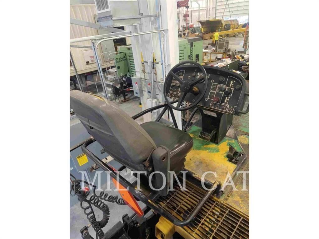 CAT BG-2455D Asfaltafwerkmachines