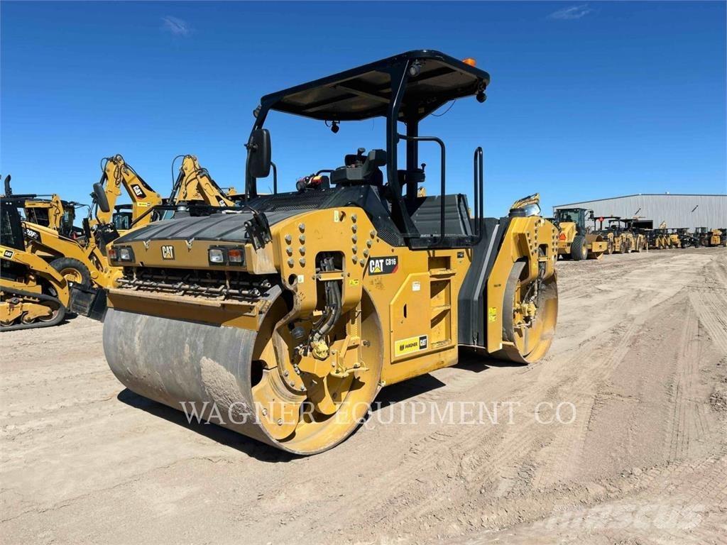 CAT CB16 Asfaltafwerkmachines