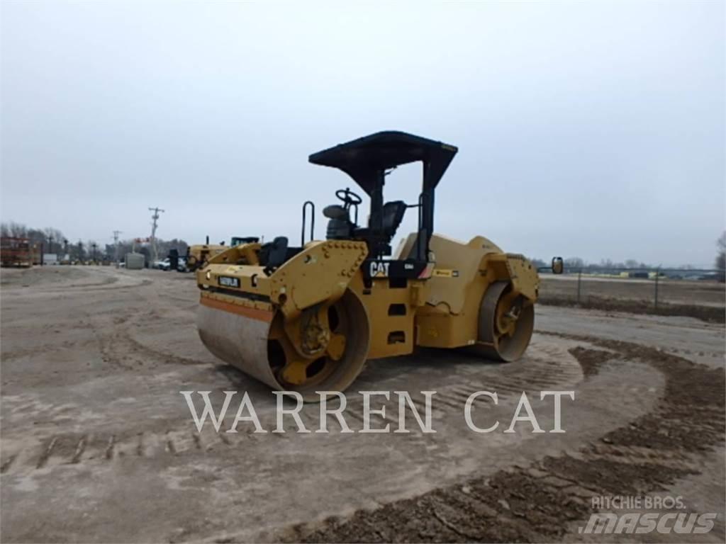 CAT CB64 Asfaltafwerkmachines
