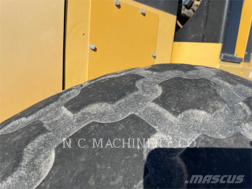 CAT CS54 Asfaltafwerkmachines