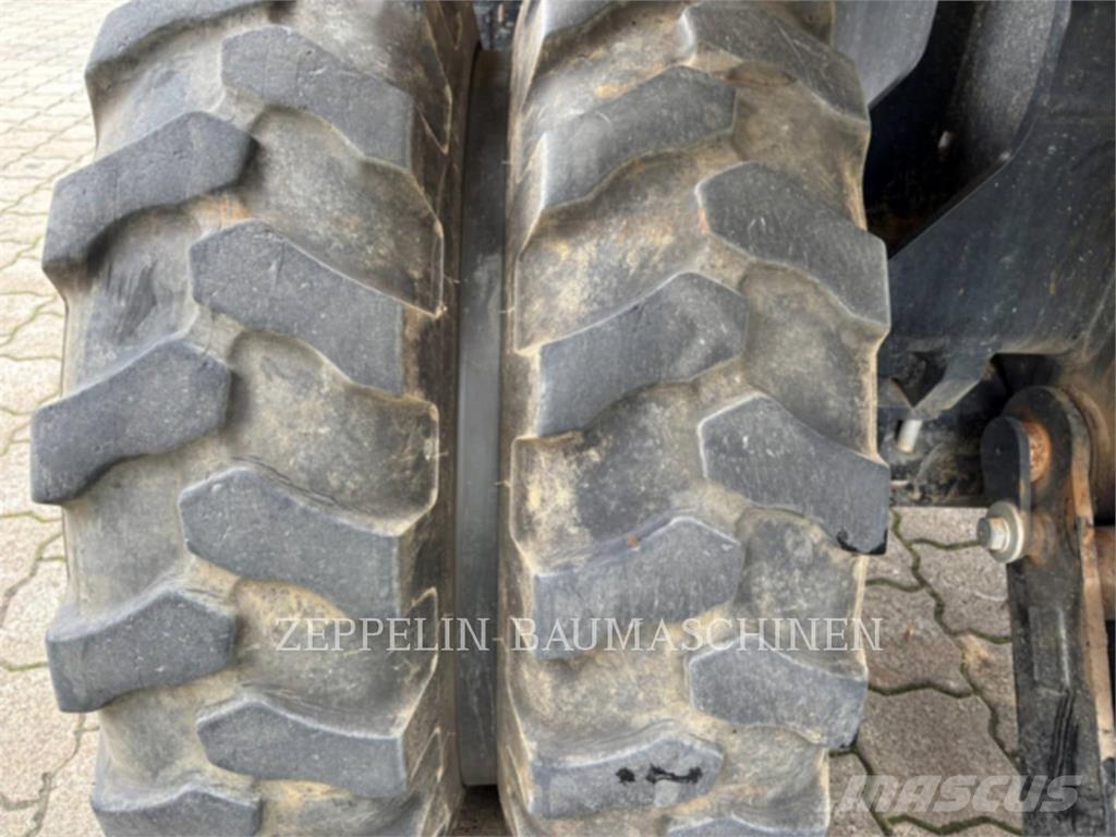CAT M318-07A Wielgraafmachines