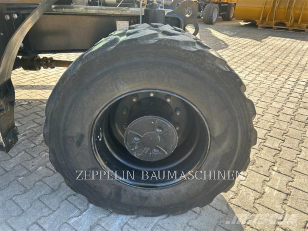 CAT M318-07A Wielgraafmachines