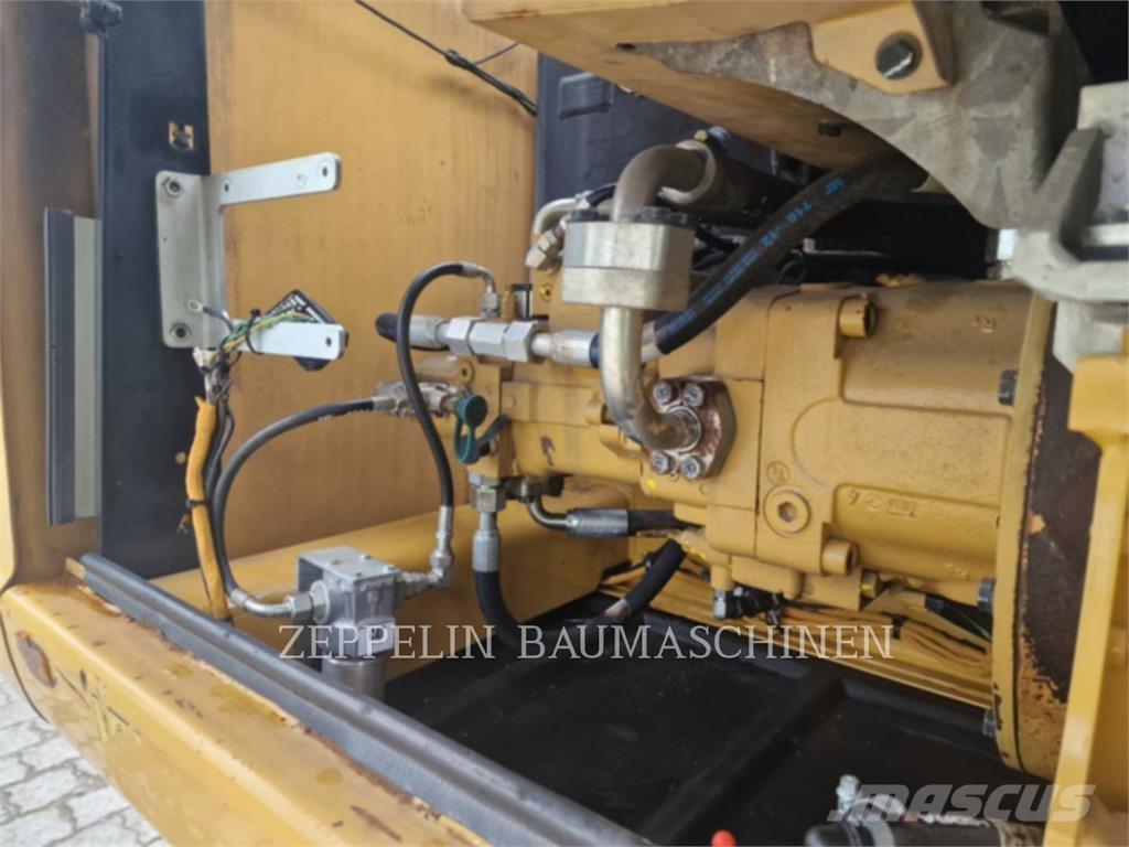 CAT M318D Wielgraafmachines