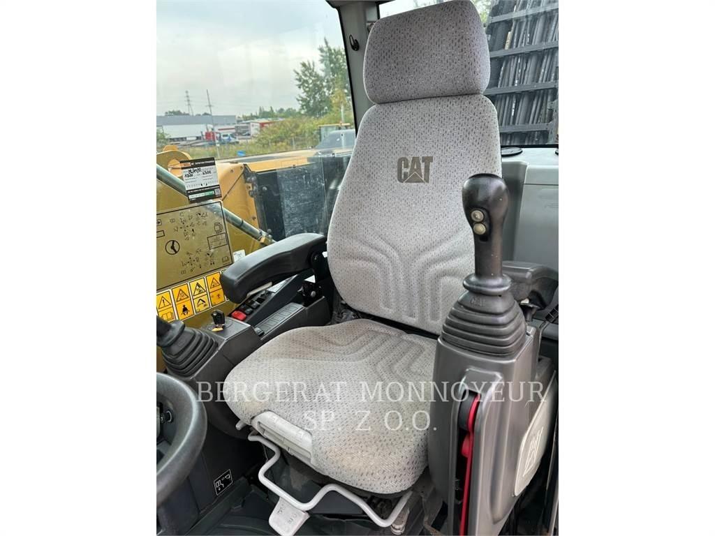 CAT MH3022 Wielgraafmachines