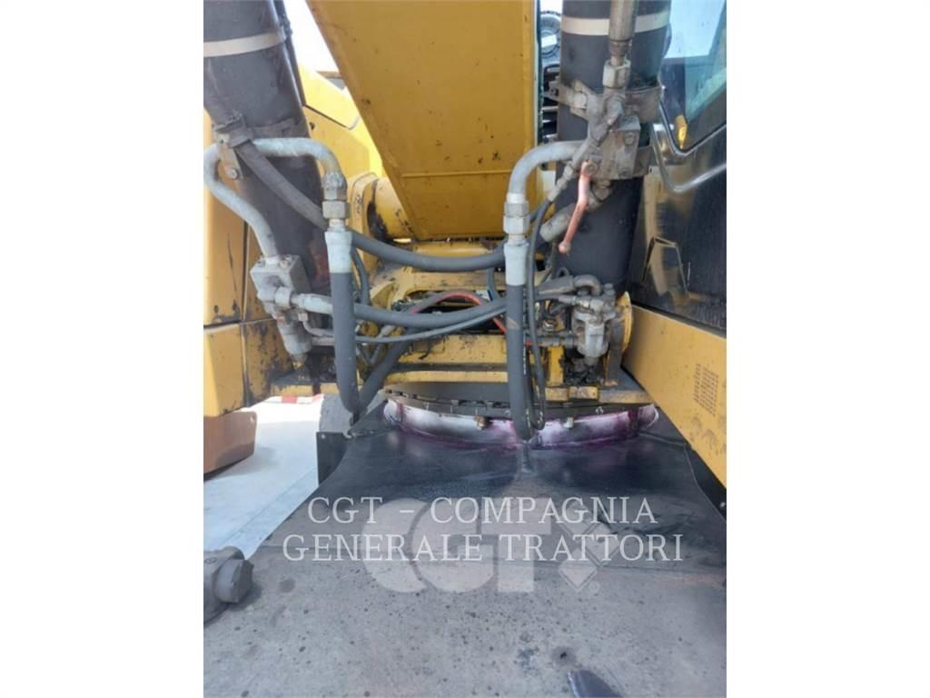 CAT MH3024 Wielgraafmachines
