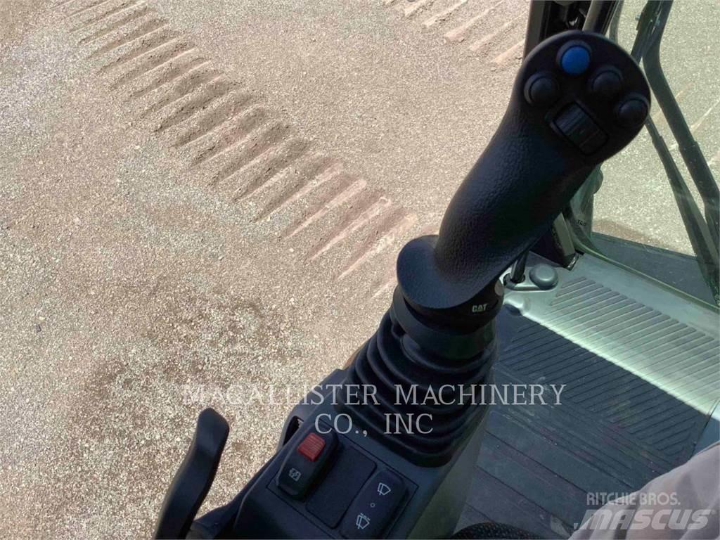 CAT MH3024 Wielgraafmachines