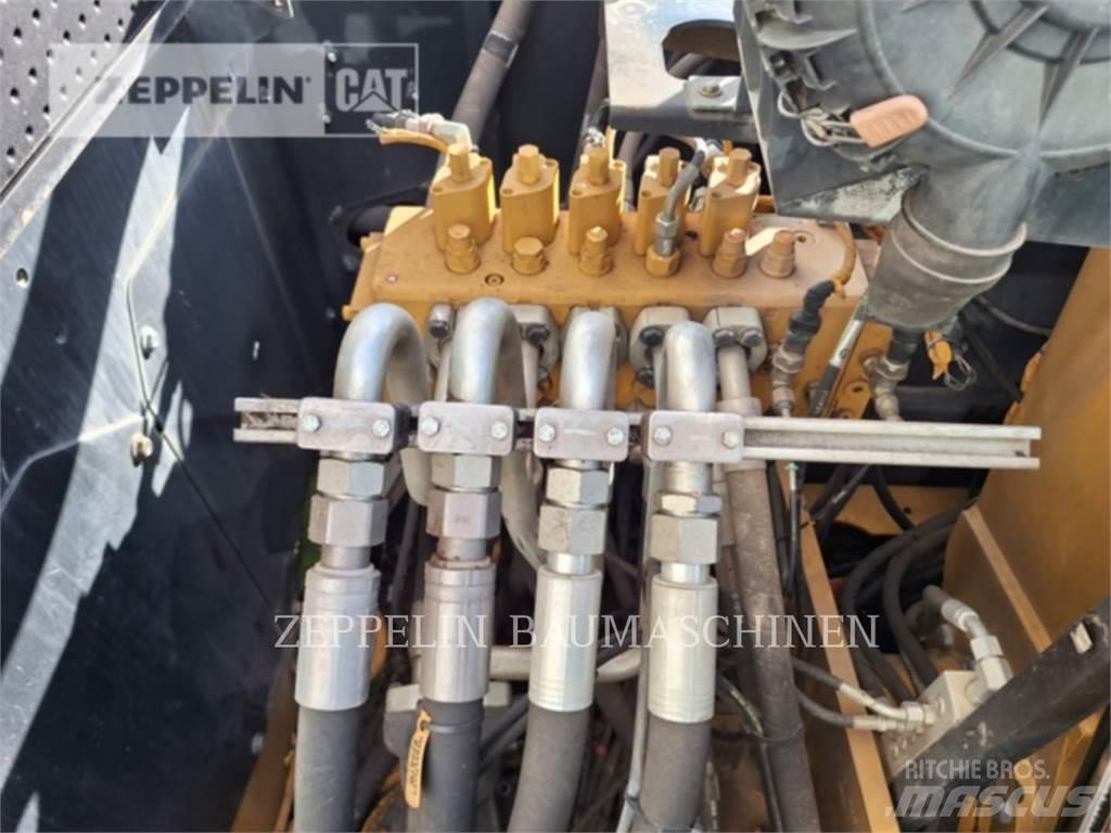 CAT MH3024 Sloopgraafmachines