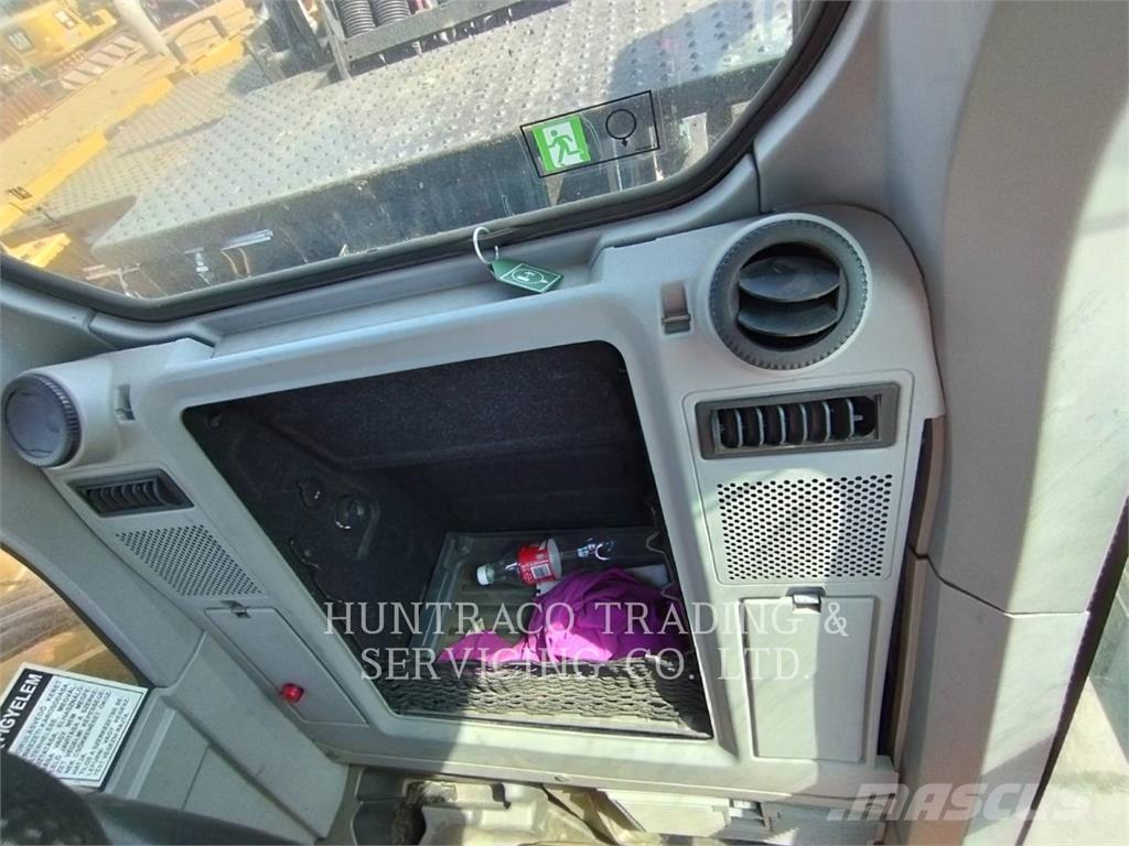 CAT MH3024-07 Wielgraafmachines