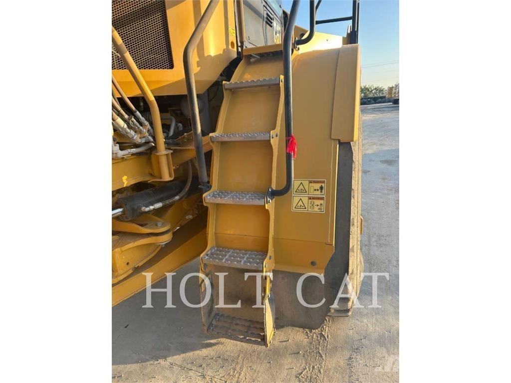 CAT W00 740GC Tankwagen