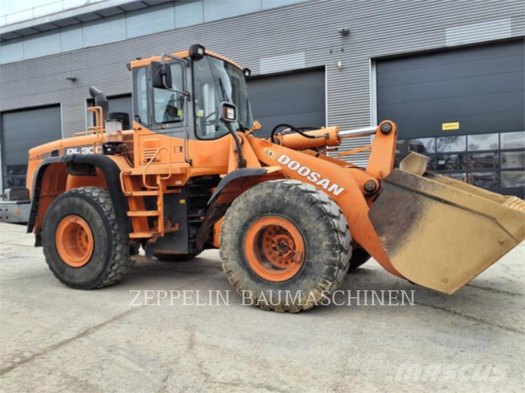 Doosan DL300 Wielladers