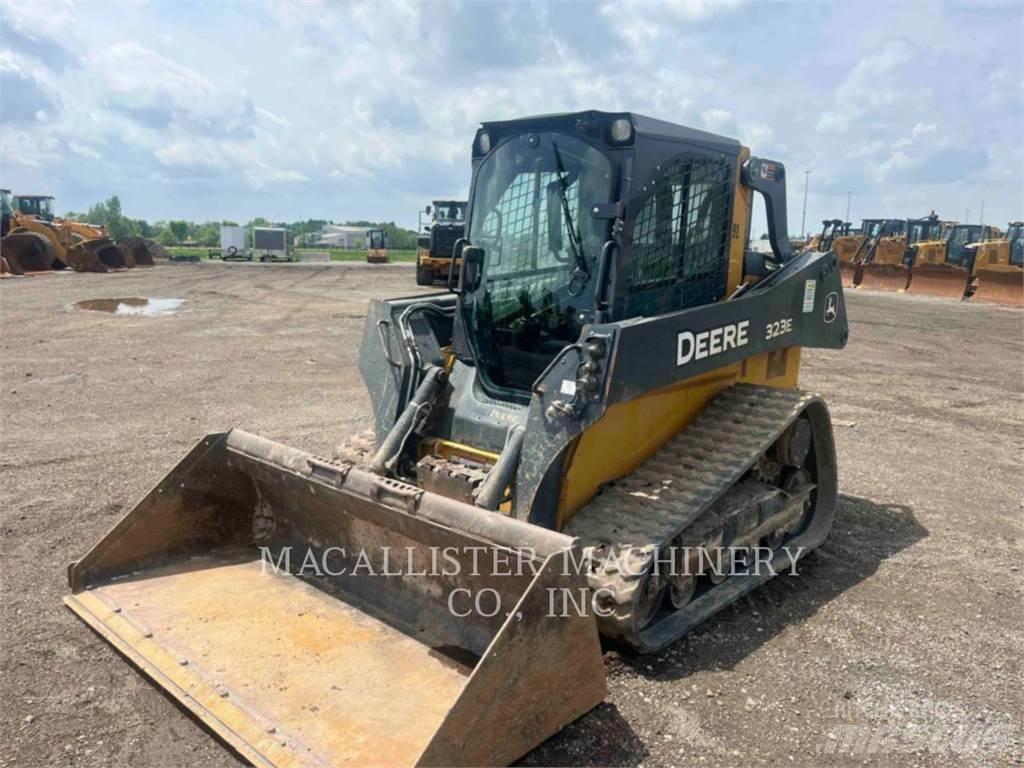 John Deere 323E Rupsladers