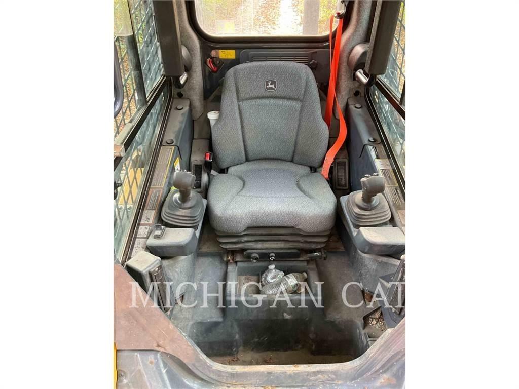 John Deere 325G Rupsladers