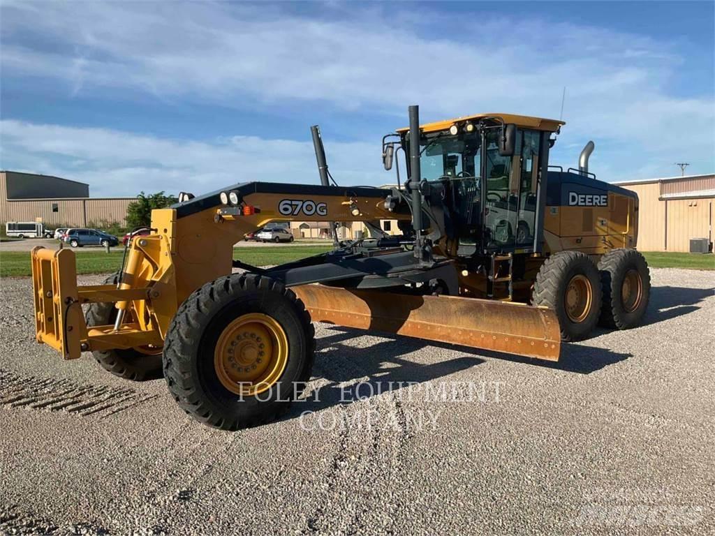 John Deere 670G Graders
